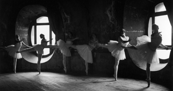 Borítókép: Ritkán látott fotók a párizsi balett backstage-éből