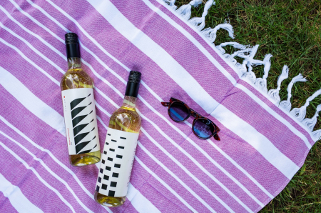 Borítókép: Piknikezzünk borokkal!