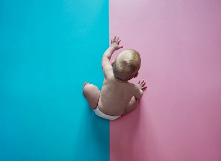 Borítókép: „Nem akarom kislánynak vagy kisfiúnak nevelni a gyerekem”