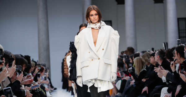 Borítókép: Cindy Crawford lánya testközelből is gyönyörű - Lakatos Márk első sorból csodálta a milánói divathéten