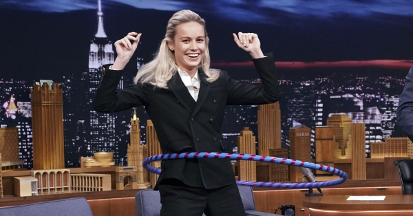 Borítókép: Szórakoztató és hatásos otthoni mozgásforma házi karantén idején: a hulahopp