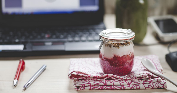 Borítókép: Egyél egészségesen home office-ban is!