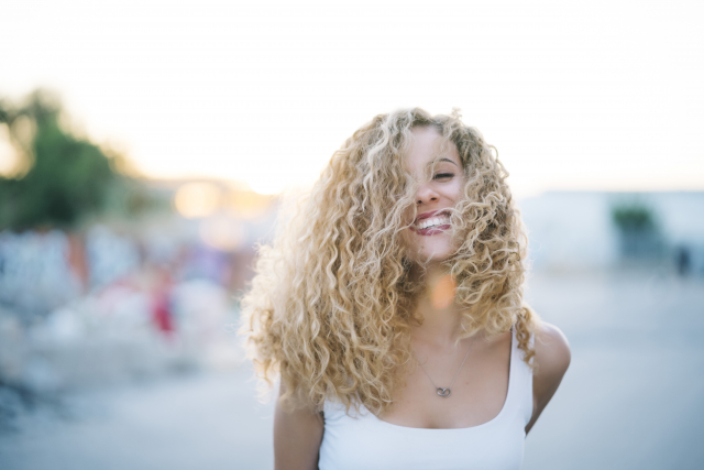 hullámos haj,hajállomás,szép haj,göndör haj