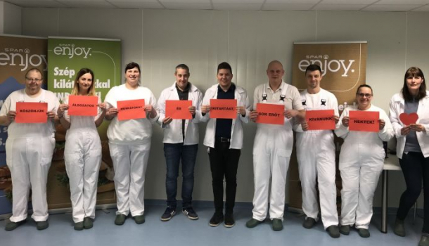 Borítókép: A Spar 1,5 millióval szállt be az Etesd a dokit! kezdeményezésbe