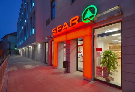 Borítókép: Rengeteg új álláskeresőnek ad munkalehetőséget a SPAR