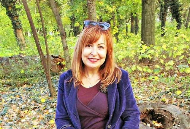 Versényi Anna,farcolás,vagdosás