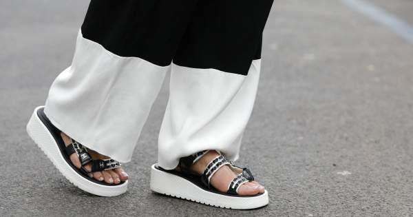 Borítókép: Ezekért a szandálokért vannak most oda az influencerek – Mutatunk is pár shopping tippet