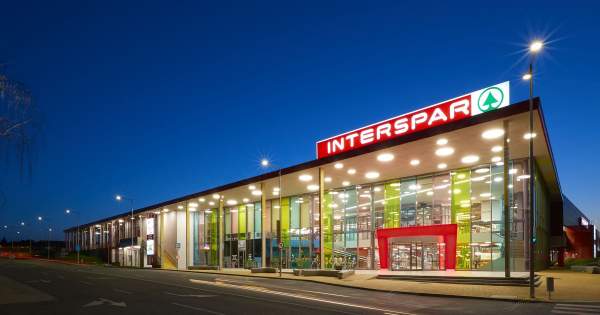 Borítókép: Egyszer használatos fóliakesztyűt biztosít vásárlóinak a SPAR