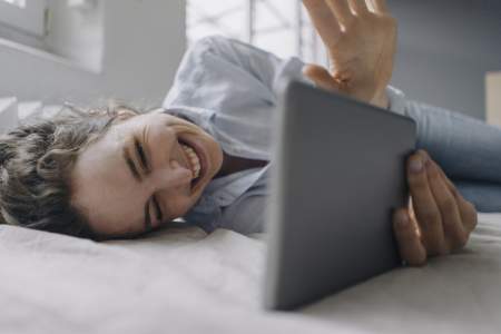 Borítókép: A távkapcsolat titkos vágyakat hozhat elő belőletek