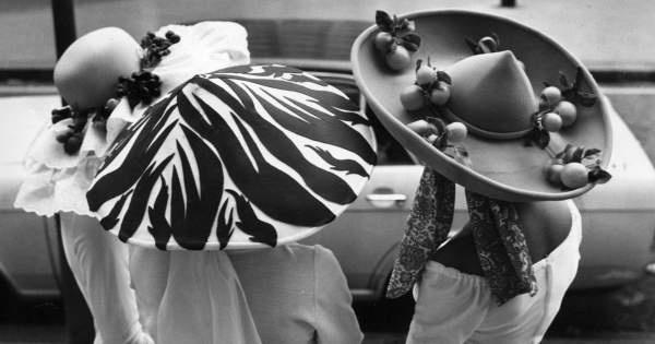 Borítókép: Nosztalgikus húsvéti képek: a régi idők legőrültebb húsvéti kalap- és fejdísztrendjei