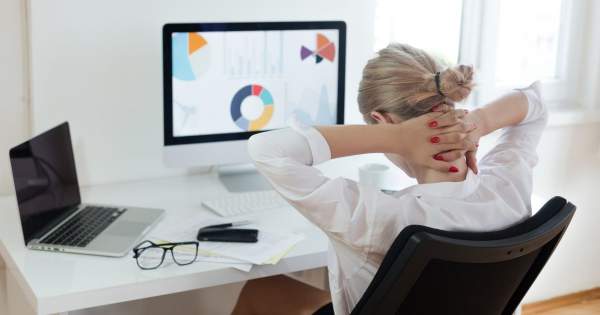 Borítókép: A home office hátránya a hátfájás – 6 lépésben tehetsz ellene