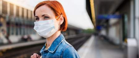 Borítókép: Most akkor viseljünk maszkot vagy ne? Miért nem értenek egyet a nagy egészségügyi szervezetek sem?