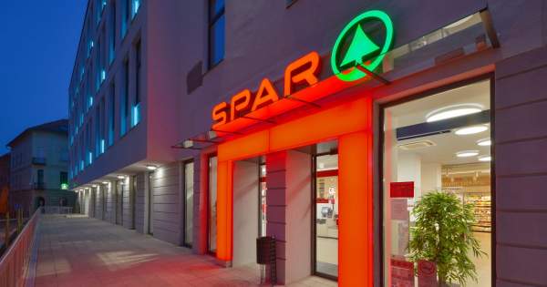 Borítókép: Az UNICEF gyermekvédelmi programját is támogatja a SPAR a járványügyi dolgozók étkeztetése mellett