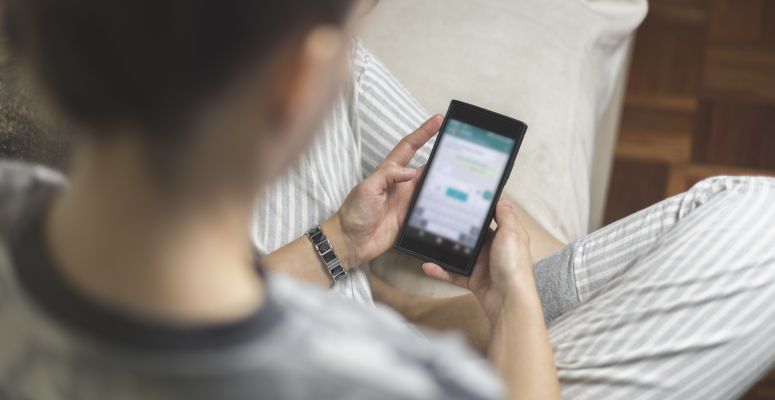 Borítókép: Hogyan kell elindítani egy ismerkedést az online társkeresőn, hogy választ is remélhess?