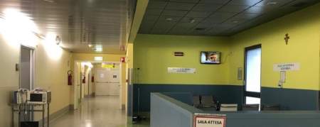 Borítókép: A bergamói kórház sürgősségi osztályán másfél hónapja először ürült ki a folyosó