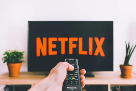 Borítókép: 10 új Netflixes sorozat, ami be fog szippantani
