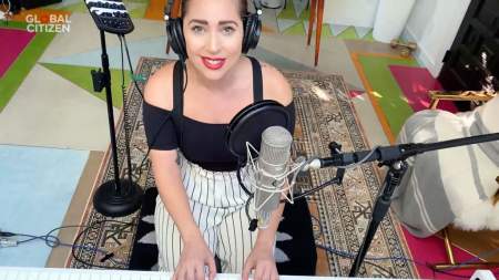 Borítókép: Paul McCartney, Lady Gaga és még rengetegen dalolnak a lemezen, ami a szombati nyolcórás gálaestből készült