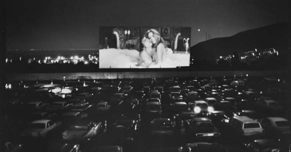 Borítókép: Újra sikk autósmoziba járni