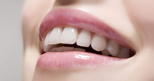 Borítókép: Fehérítsd otthon a fogad természetesen 4 lépésben!