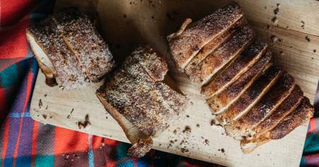 Borítókép: Ha túl sok a szabadidőd, készíts kürtőskalácsot sütőben!