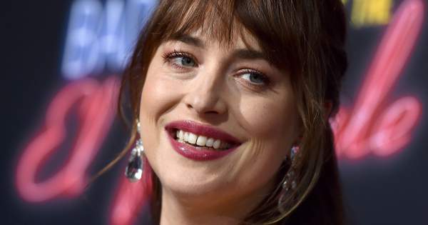 Mi történhetett? Dakota Johnson bevallotta, hogy gyerekkora óta depresszióval küzd