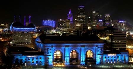 Borítókép: Fényárban úszik az egész világ – mutatjuk, hogyan fejezik ki hálájukat az egészségügyi dolgozóknak