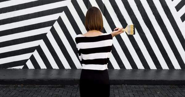 Borítókép: Építészet, divat, táncművészet, kreativitás – Egy pár játékos képei a modern építészetről