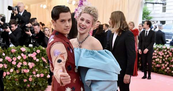 Cole Sprouse exbarátnője, Lili Reinhart coming outolt: „Egy büszke, biszexuális nő vagyok”
