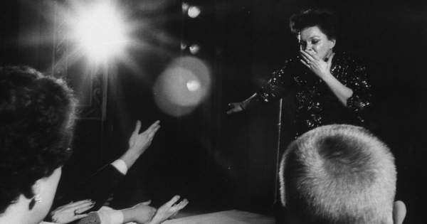 Borítókép: A fekete-fehér fotográfia atyjának izgalmas gyűjteménye