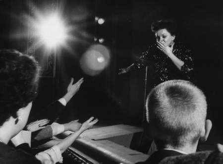 Borítókép: A fekete-fehér magazinfotózás atyjának gazdag hagyatéka