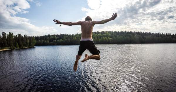 Borítókép: Itt a nyár - vár a fürdőnadrág!