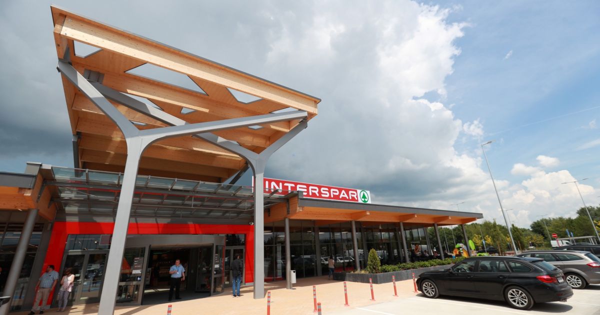 Borítókép: Nívós díjakat zsebelt be a SPAR