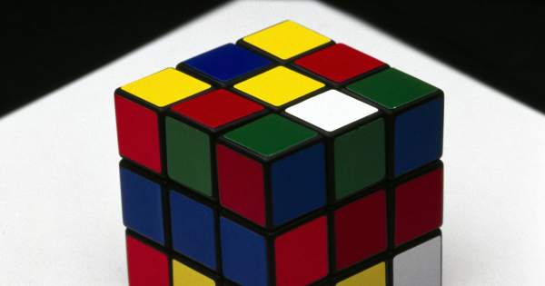 Borítókép: Tíz országban jelenik meg a világhírű magyar tervező könyve