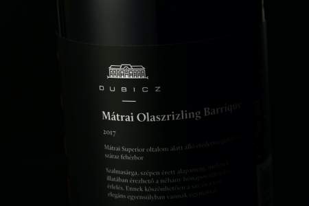 Borítókép:  Mi mit jelent a boros címkén? 