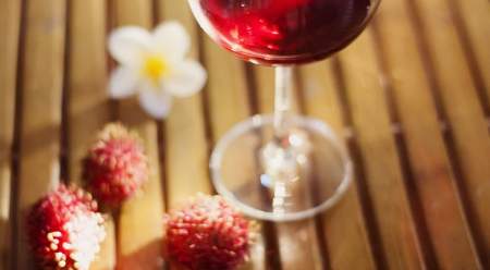 Borítókép:  Borban a szépség – Avagy vinoterápiával a bársonyos bőrért 