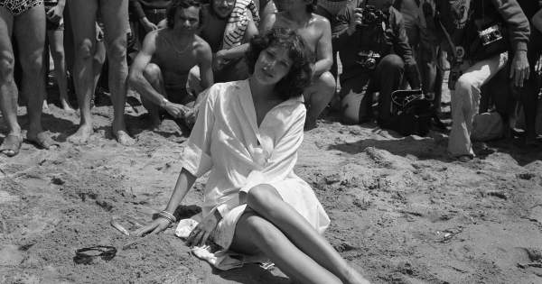 Borítókép: Sorozat készül a 70-es évek szexszimbólumáról, Sylvia Kristelről