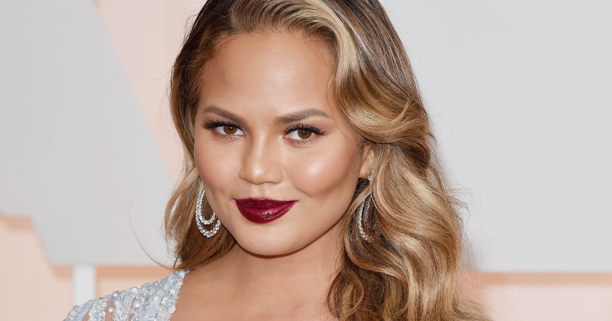 Sokan nem hitték el, hogy Chrissy Teigen megműttette magát, hát megmutatta a bizonyítékot