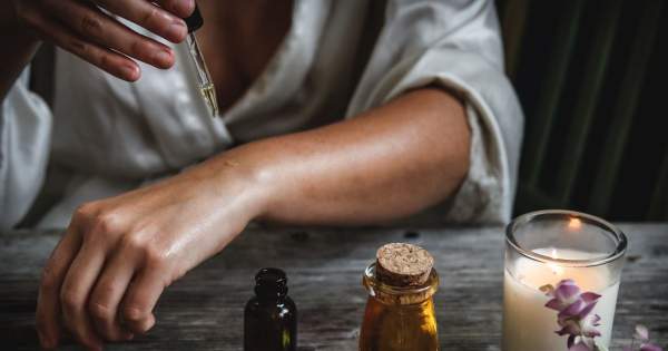 Borítókép: Feldob, energizál és fiatalít  – a mákolaj kívül-belül segít