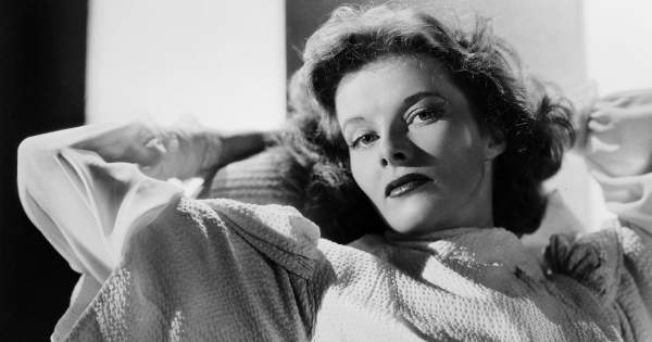 Borítókép: Háromszoros áron kelt el Katharine Hepburn eljegyzési gyűrűje