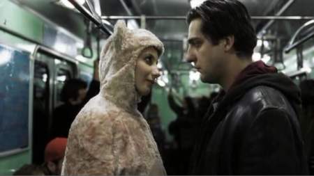 Borítókép: Elkapott az ellenőr, de ahelyett, hogy megbüntetett volna, pénzt adott jegyre