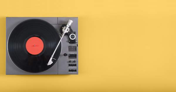 Borítókép: Harminc év után először fordul elő: keresettebb a bakelit a CD-lemezeknél