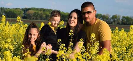 Borítókép: „Tizenöt voltam, és várandós." Timi igaz – és boldog – története