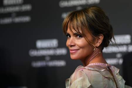 Borítókép: Újrakezdés 50 felett: a Grammy-díjas R&B énekes Halle Berry új pasija