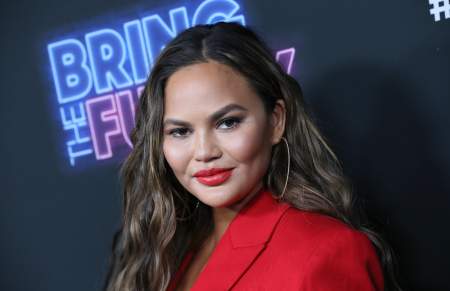 Borítókép: Kórházba került Chrissy Teigen: a várandós modell innen üzent rajongóinak