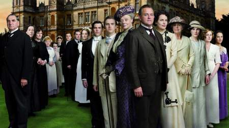 Borítókép: Jön a Downton Abbey karácsonyi szakácskönyv