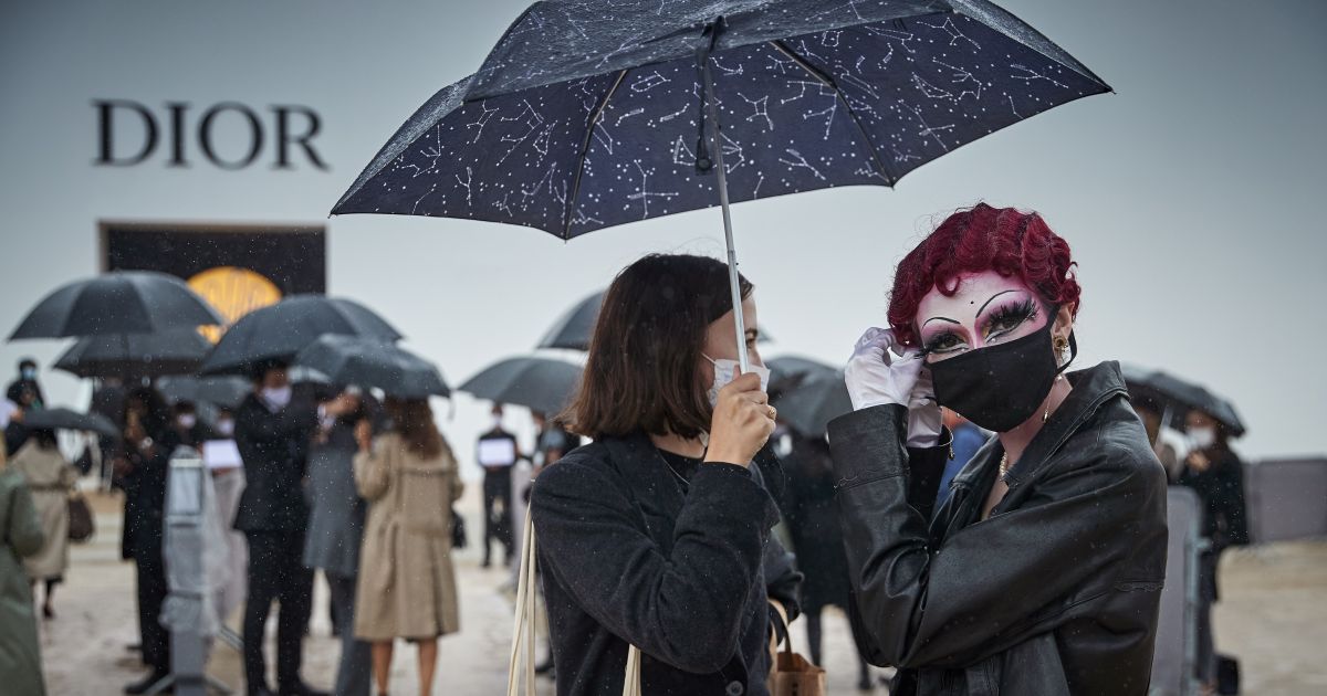 Dior show-val nyitották meg a Párizsi Divathetet