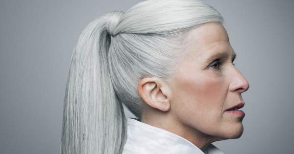 Borítókép: A 2020-as években a nőknek is joguk van az őszüléshez