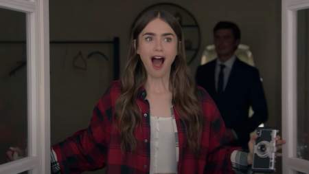 Borítókép: Nagyon kiborított az Emily in Paris: Az 5 legidegesítőbb dolog a Z-generációsok új kedvenc sorozatában