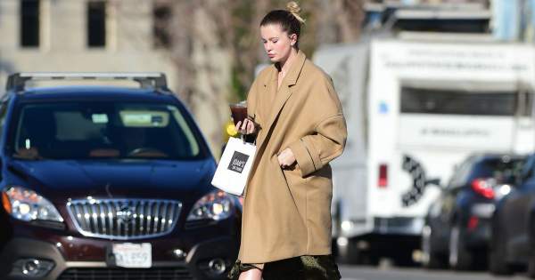 Borítókép: Amerikai elnökválasztás: Ireland Baldwin a melleit is bedobta a kampányba