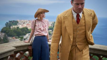 Borítókép: A vadromantikus Hitchcock-remake, amiben a ruhák lopják el a show-t